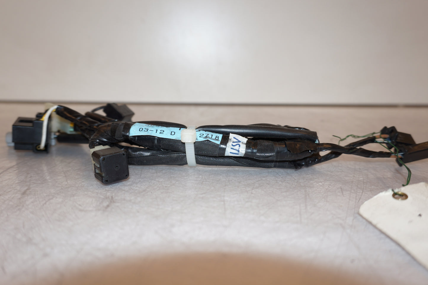 Snett uppifrån på Kablage från en Suzuki SV 650 -2004 motorcykel.