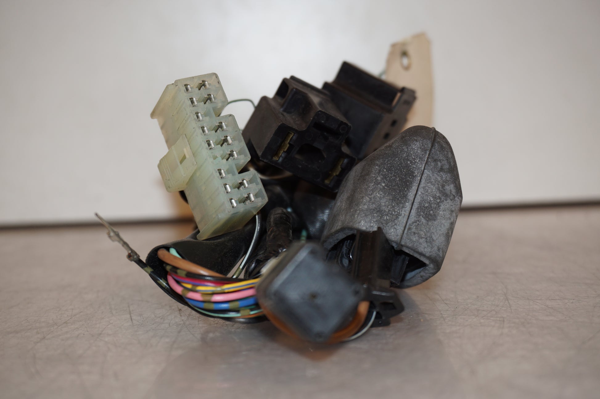 Vänster sida på Kablage från en Suzuki GSX-R 1000 -2003 motorcykel.