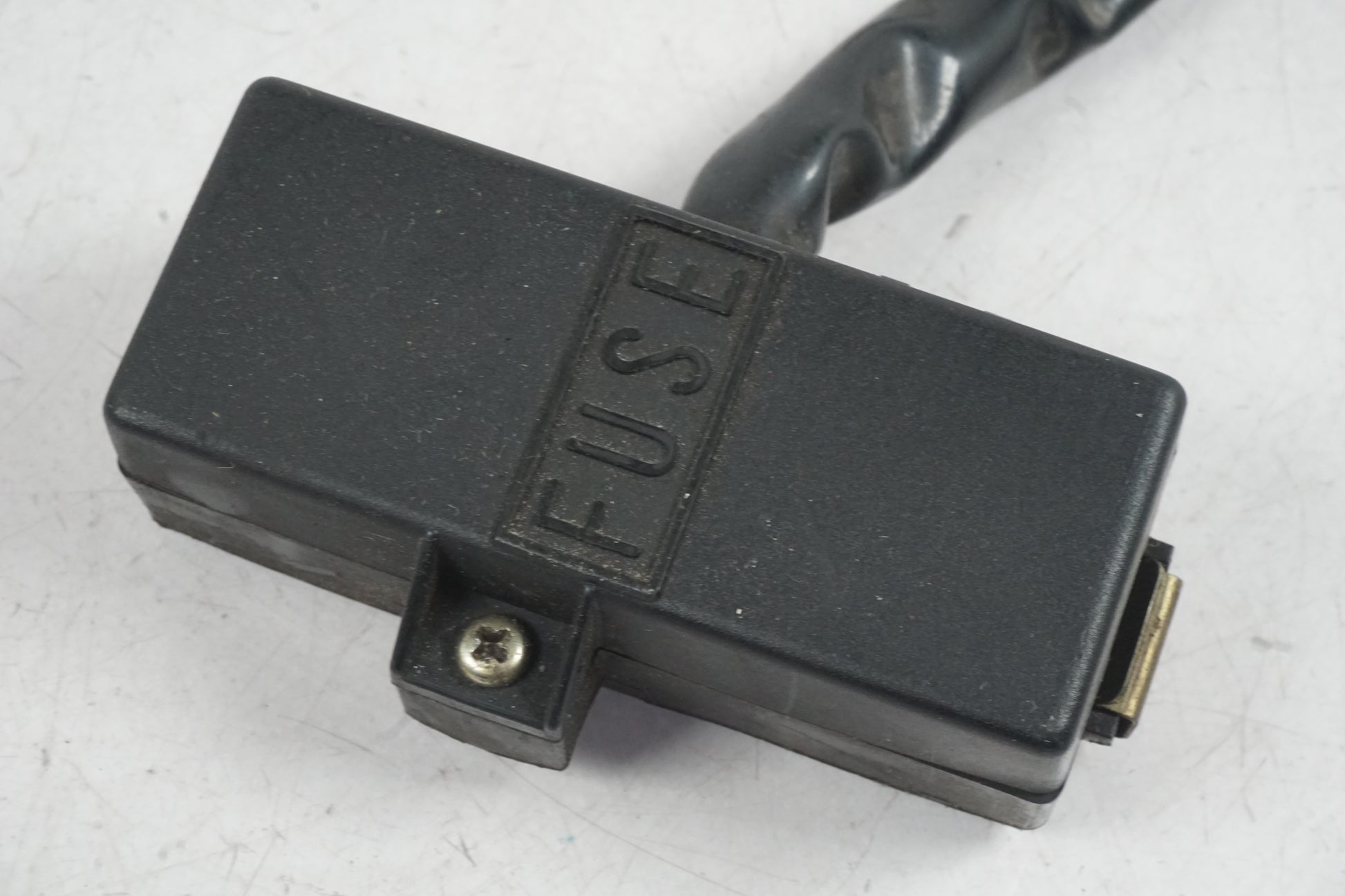 Baksidan på Säkringsbox från en Honda VFR 750 -1988 motorcykel.