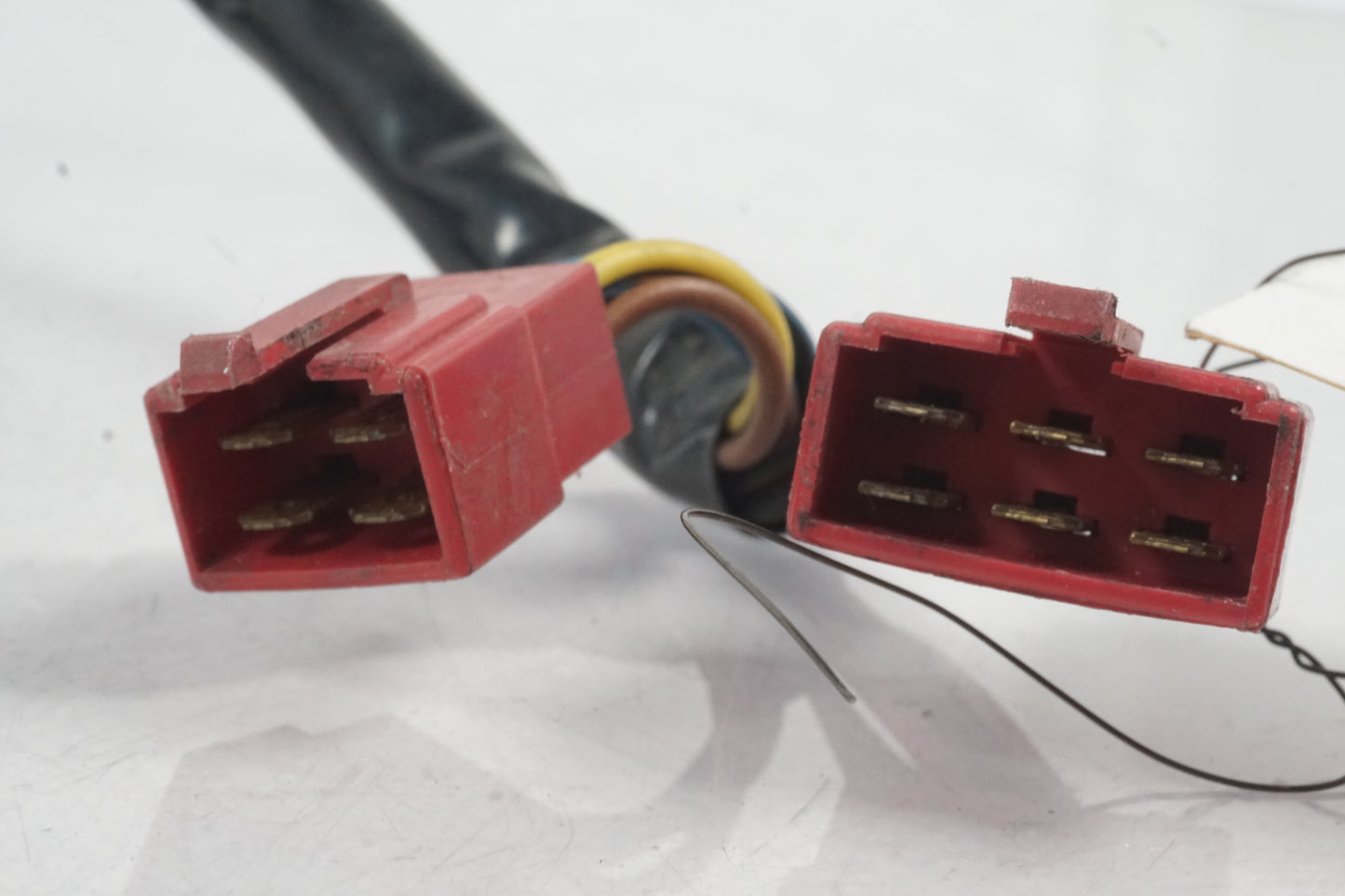 Snett uppifrån på Säkringsbox från en Honda VFR 750 -1988 motorcykel.