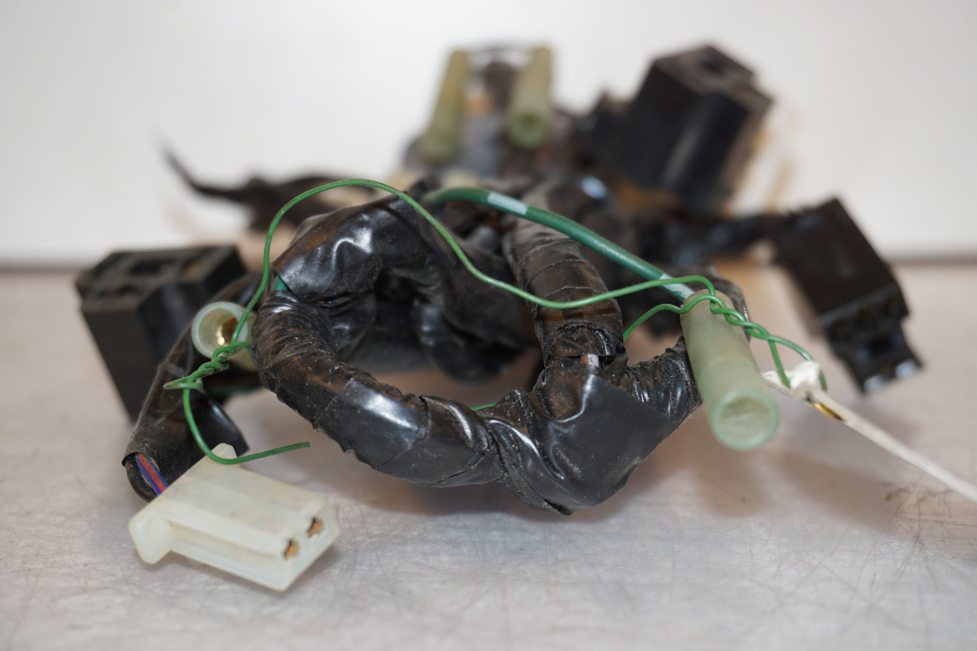 Baksidan på Kablage från en Yamaha YZF R6 -2001 motorcykel.