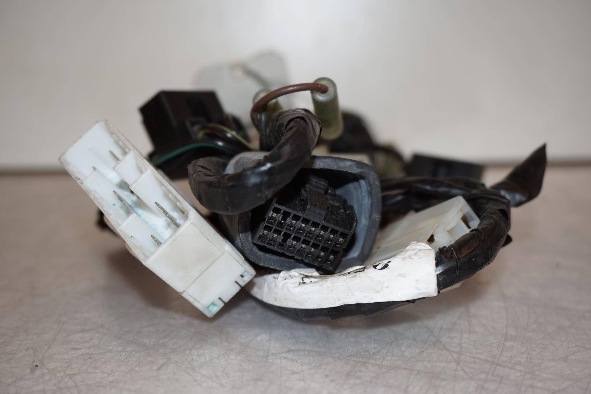 Vänster sida på Kablage från en Yamaha YZF R6 -2001 motorcykel.