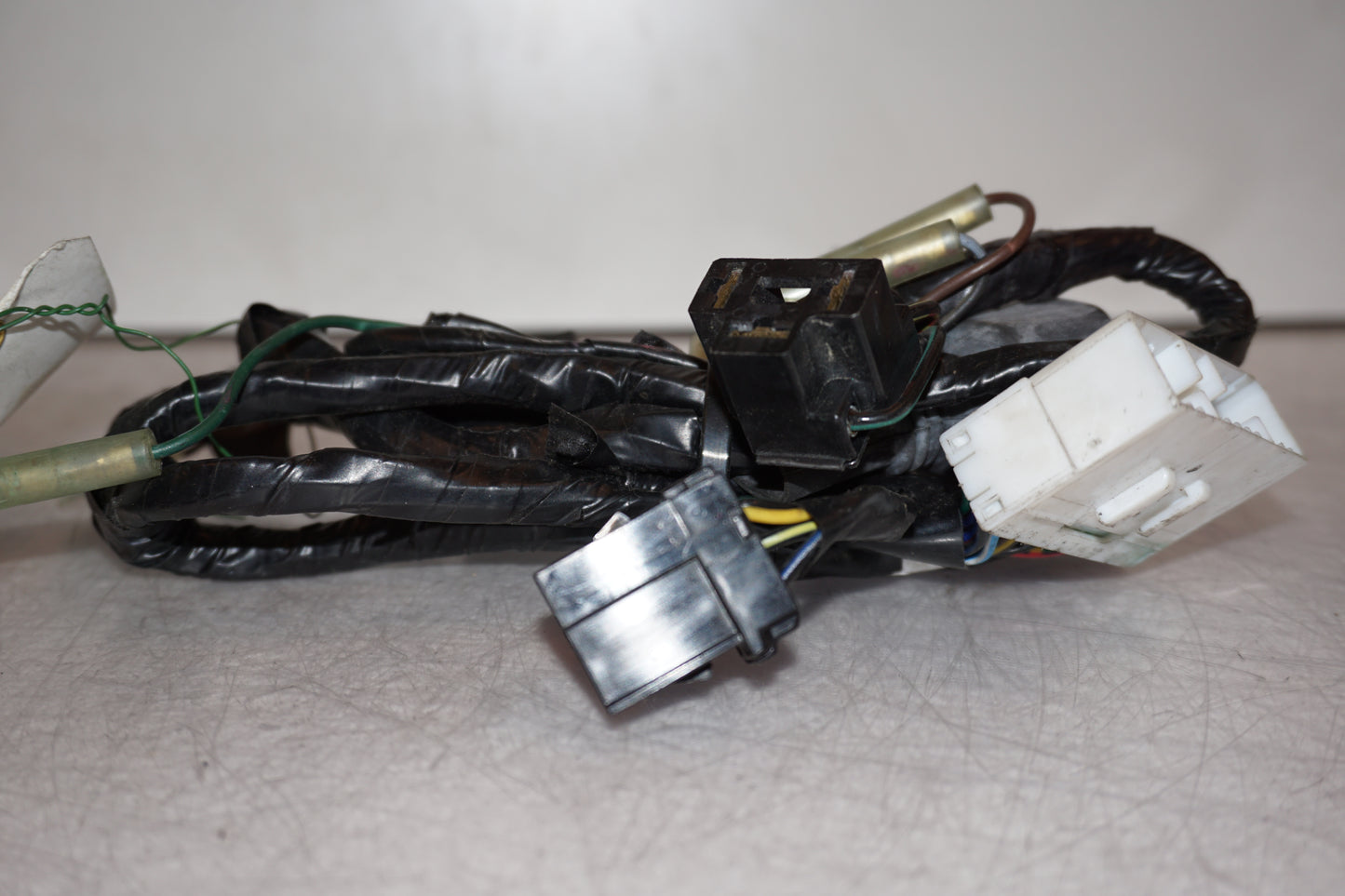 Snett uppifrån på Kablage från en Yamaha YZF R6 -2001 motorcykel.