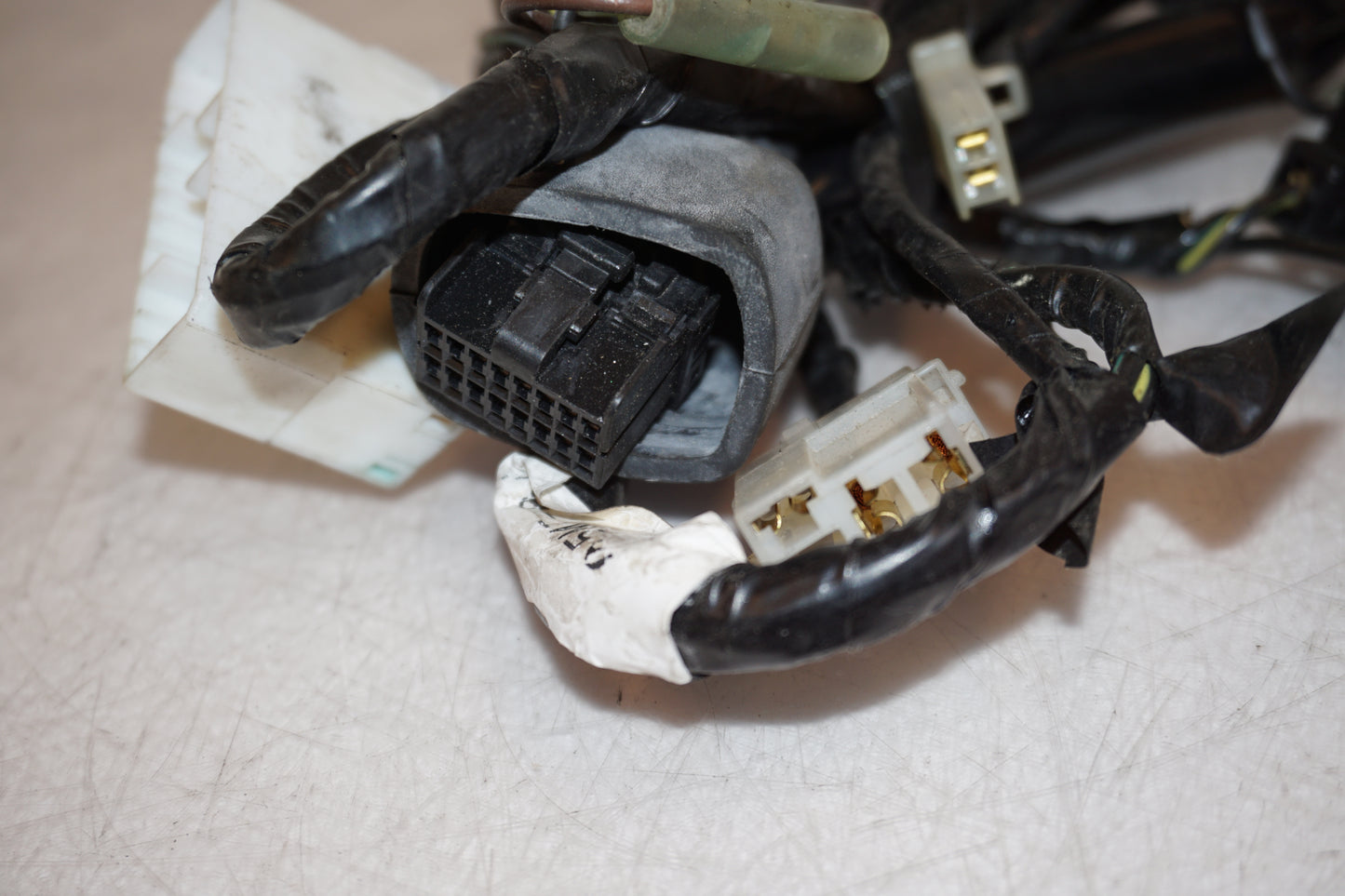 Extrabild1 på Kablage från en Yamaha YZF R6 -2001 motorcykel.