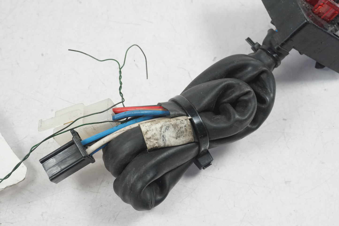 Baksidan på Säkringsbox från en Honda XL 600 V -1995 motorcykel.