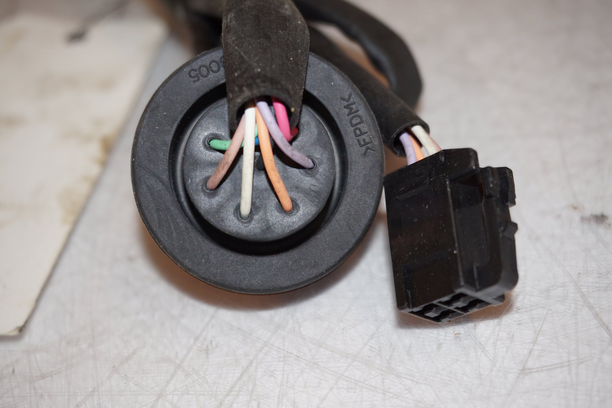 Snett nerifrån på Kablage från en Yamaha FJR 1300 -2016 motorcykel.