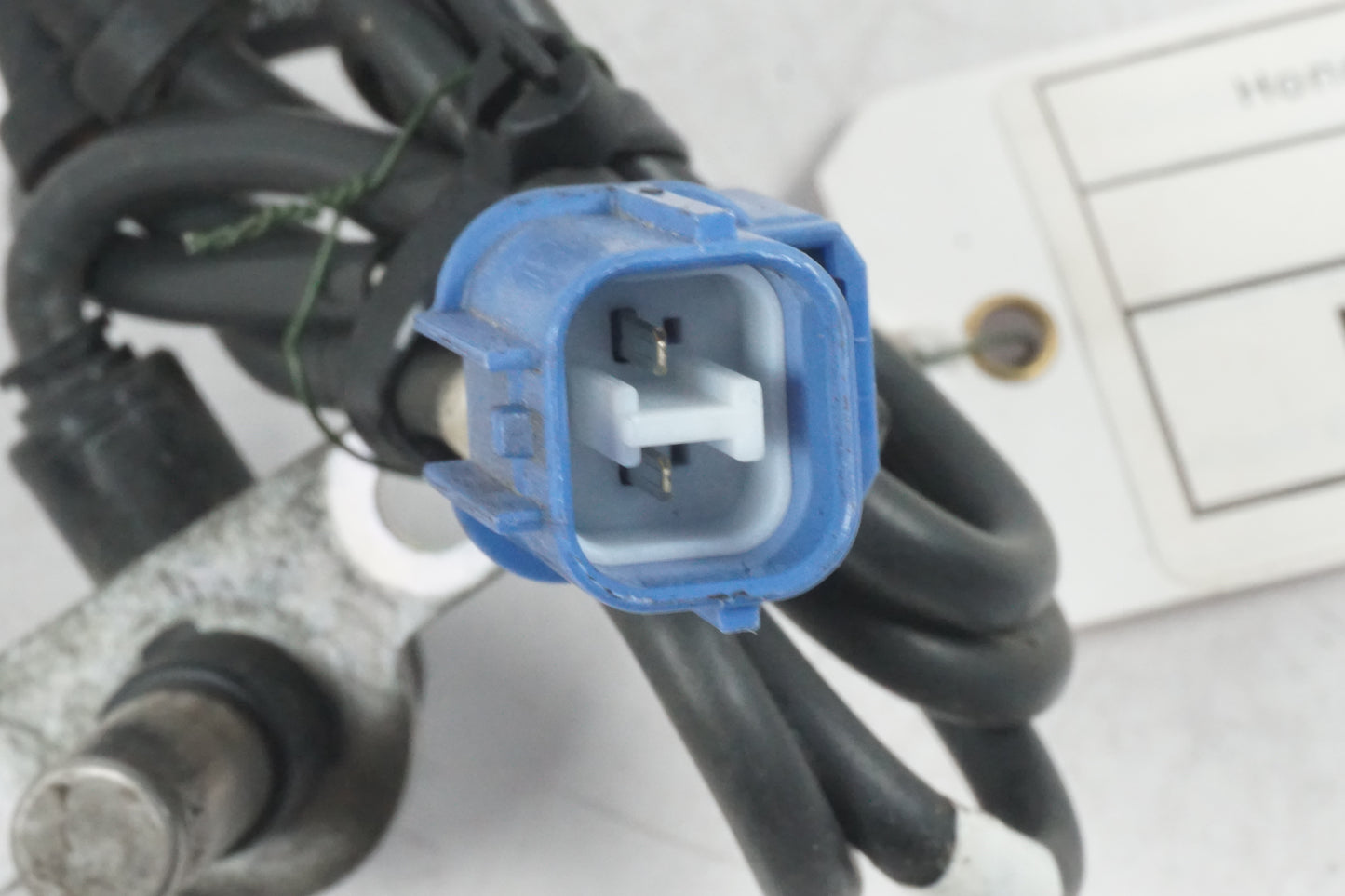 Vänster sida på ABS givare från en Honda CBF 1000 -2007 motorcykel.