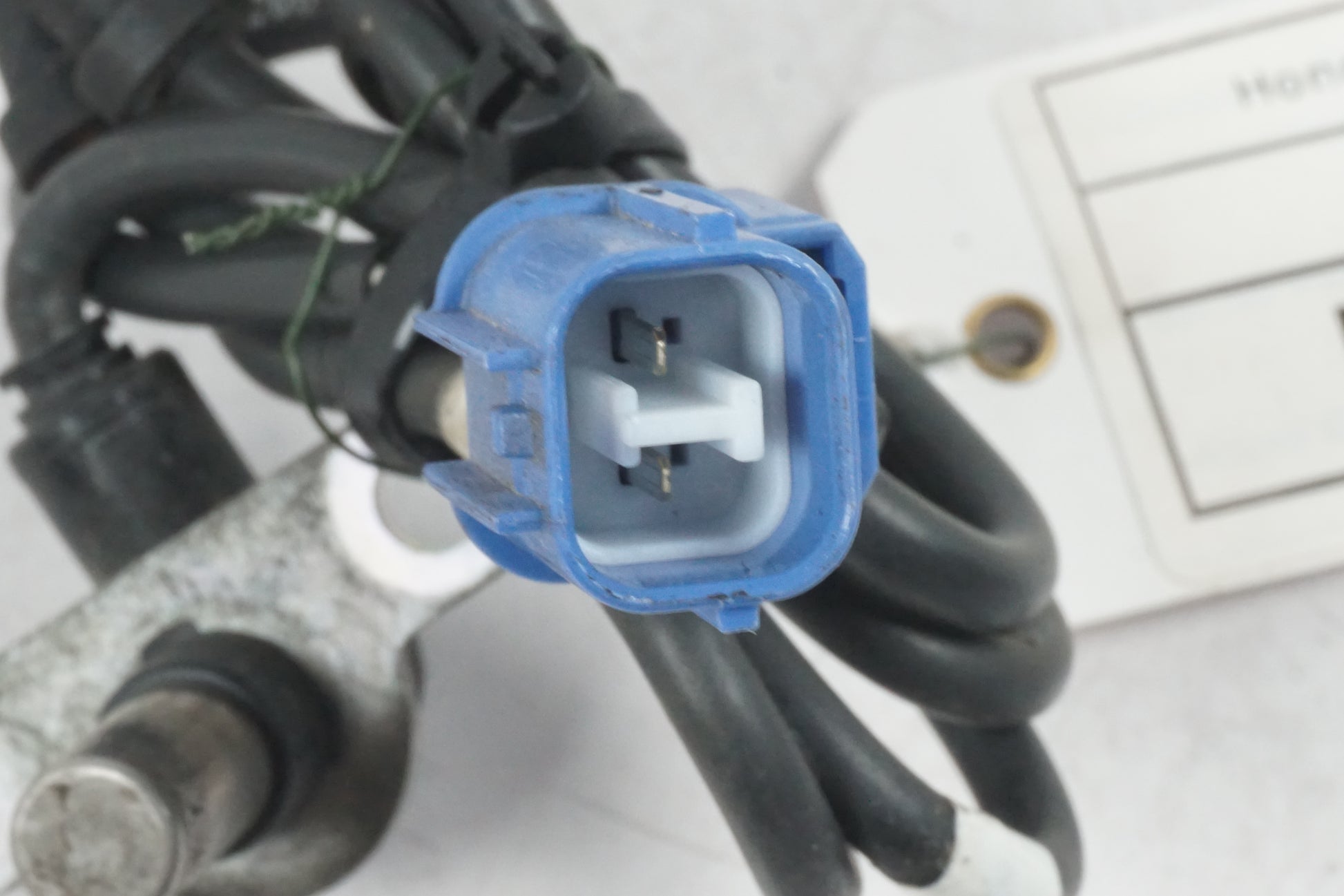 Vänster sida på ABS givare från en Honda CBF 1000 -2007 motorcykel.