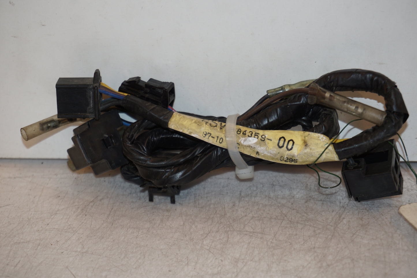 Baksidan på Kablage från en Yamaha YZF 1000 R -1998 motorcykel.