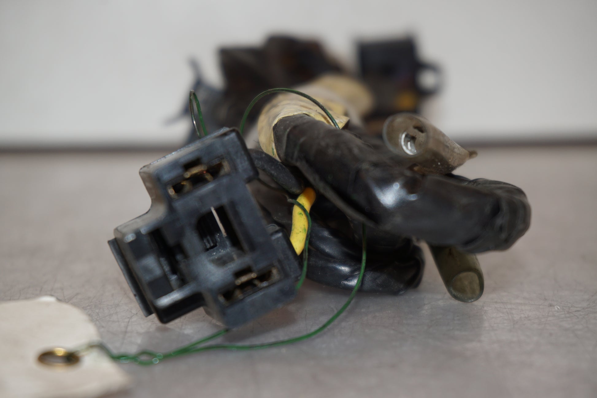 Snett uppifrån på Kablage från en Yamaha YZF 1000 R -1998 motorcykel.