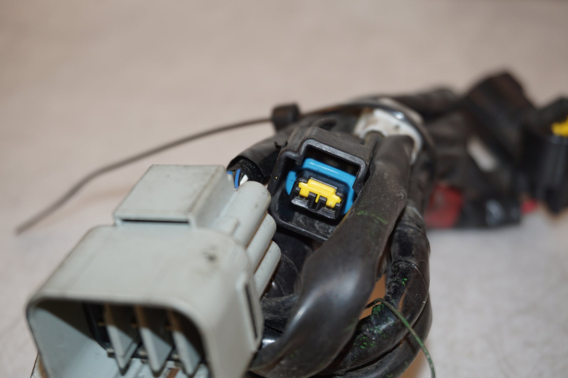 Snett nerifrån på Kablage från en Yamaha FZ1-SA -2008 motorcykel.