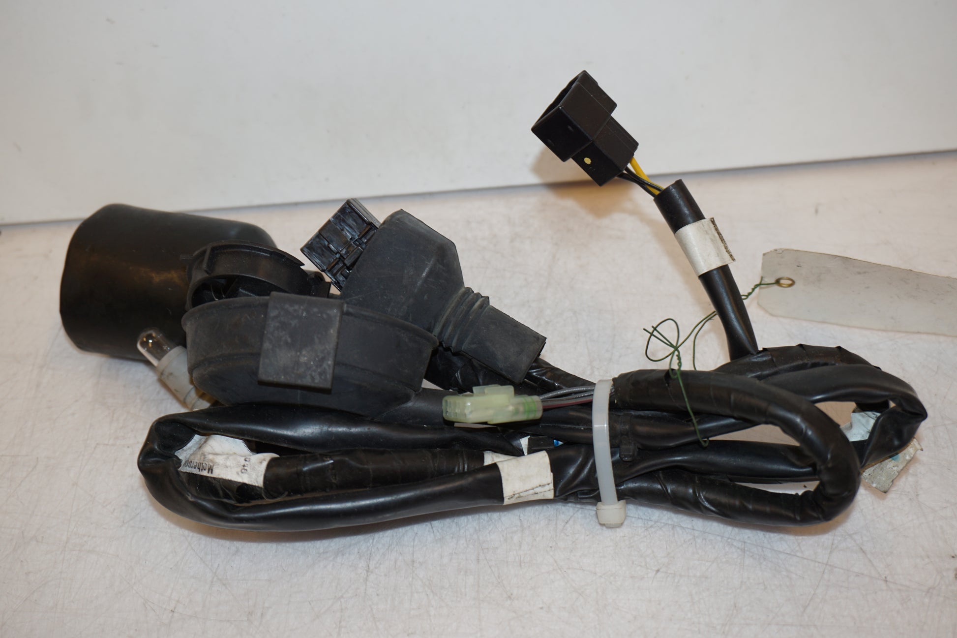 Baksidan på Kablage från en Yamaha YZF-R 125 -2008 motorcykel.