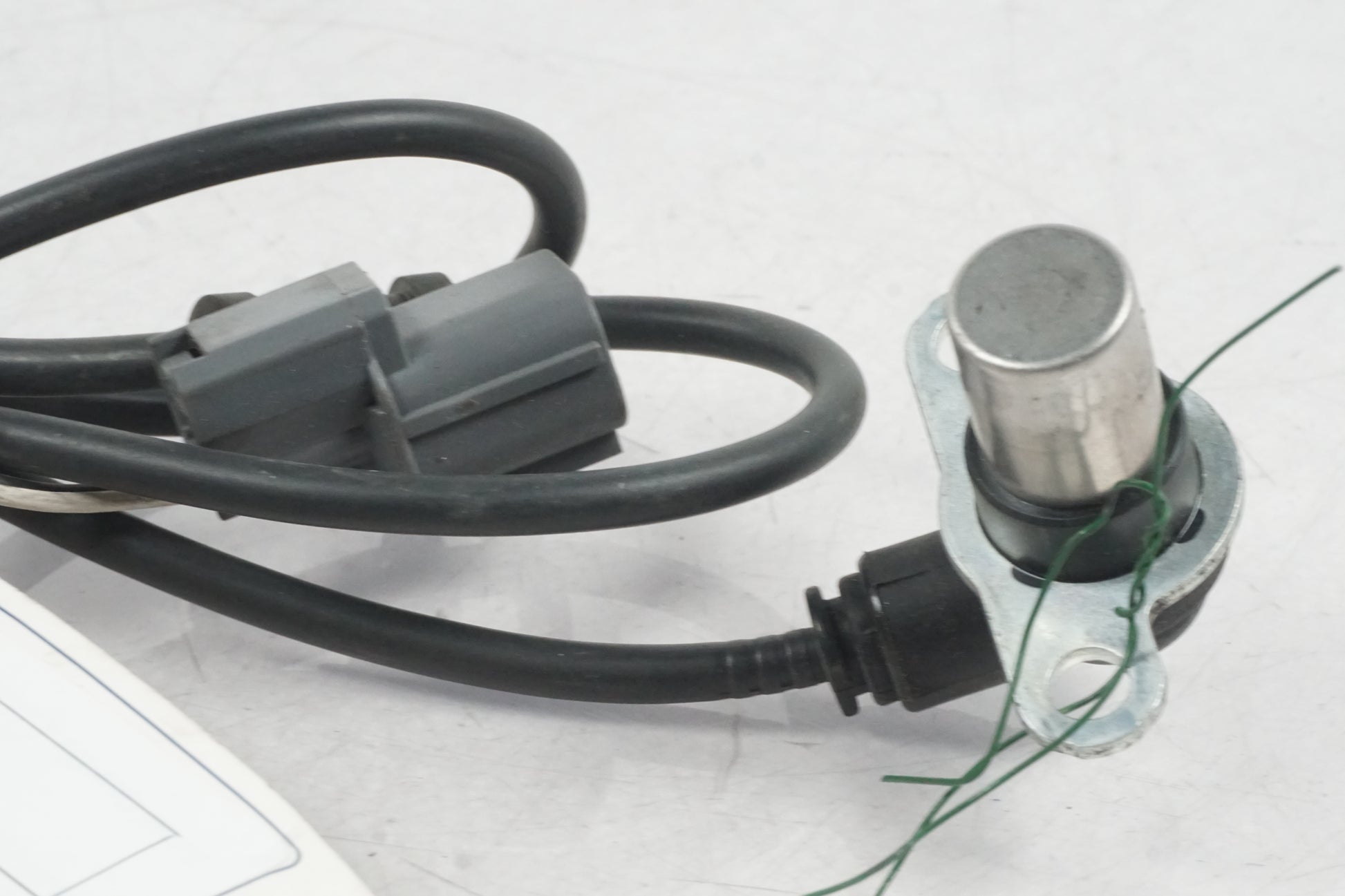 Baksidan på ABS givare från en Honda VFR 800 -2008 motorcykel.