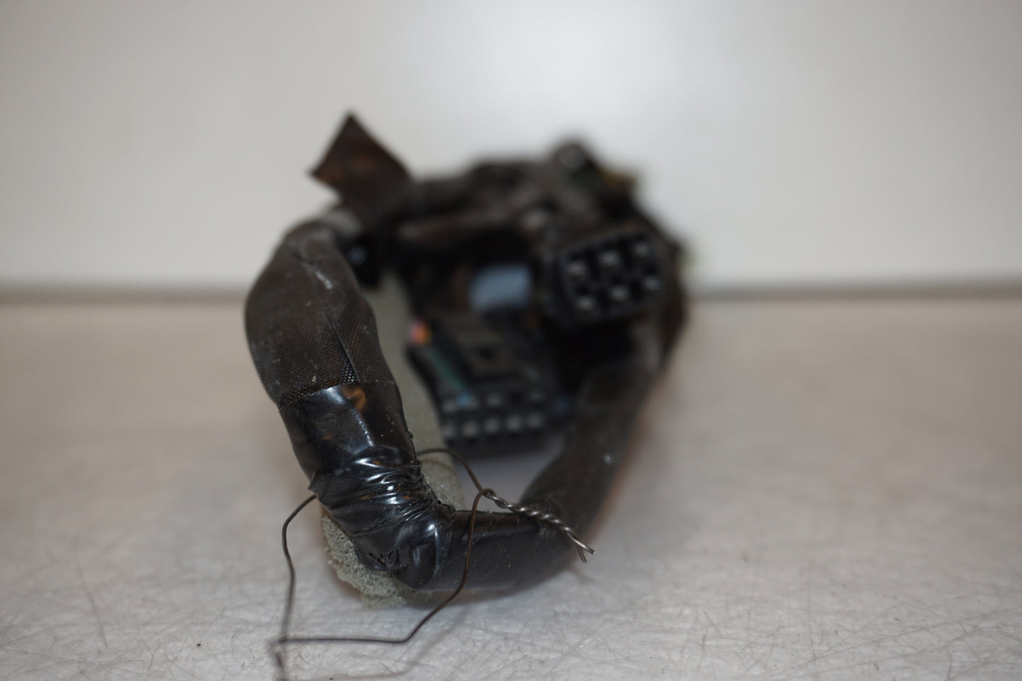 Vänster sida på Kablage från en Yamaha FZ-8 -2011 motorcykel.