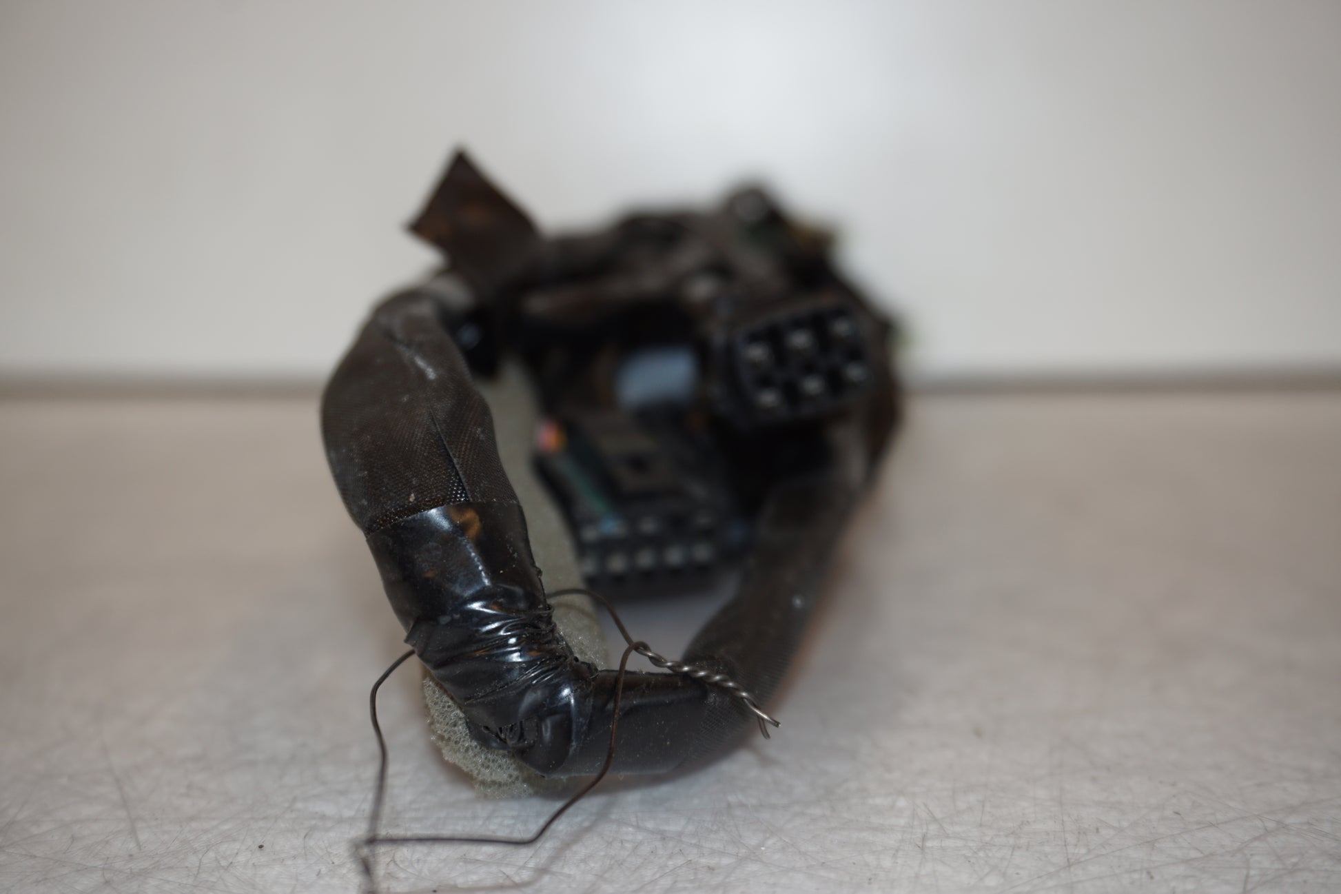 Vänster sida på Kablage från en Yamaha FZ-8 -2011 motorcykel.