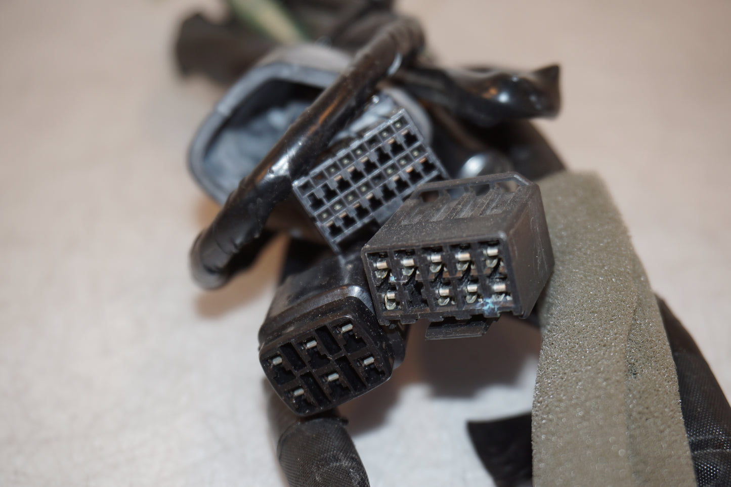 Snett uppifrån på Kablage från en Yamaha FZ-8 -2011 motorcykel.