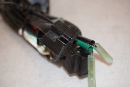 Snett nerifrån på Kablage från en Yamaha FZ-8 -2011 motorcykel.