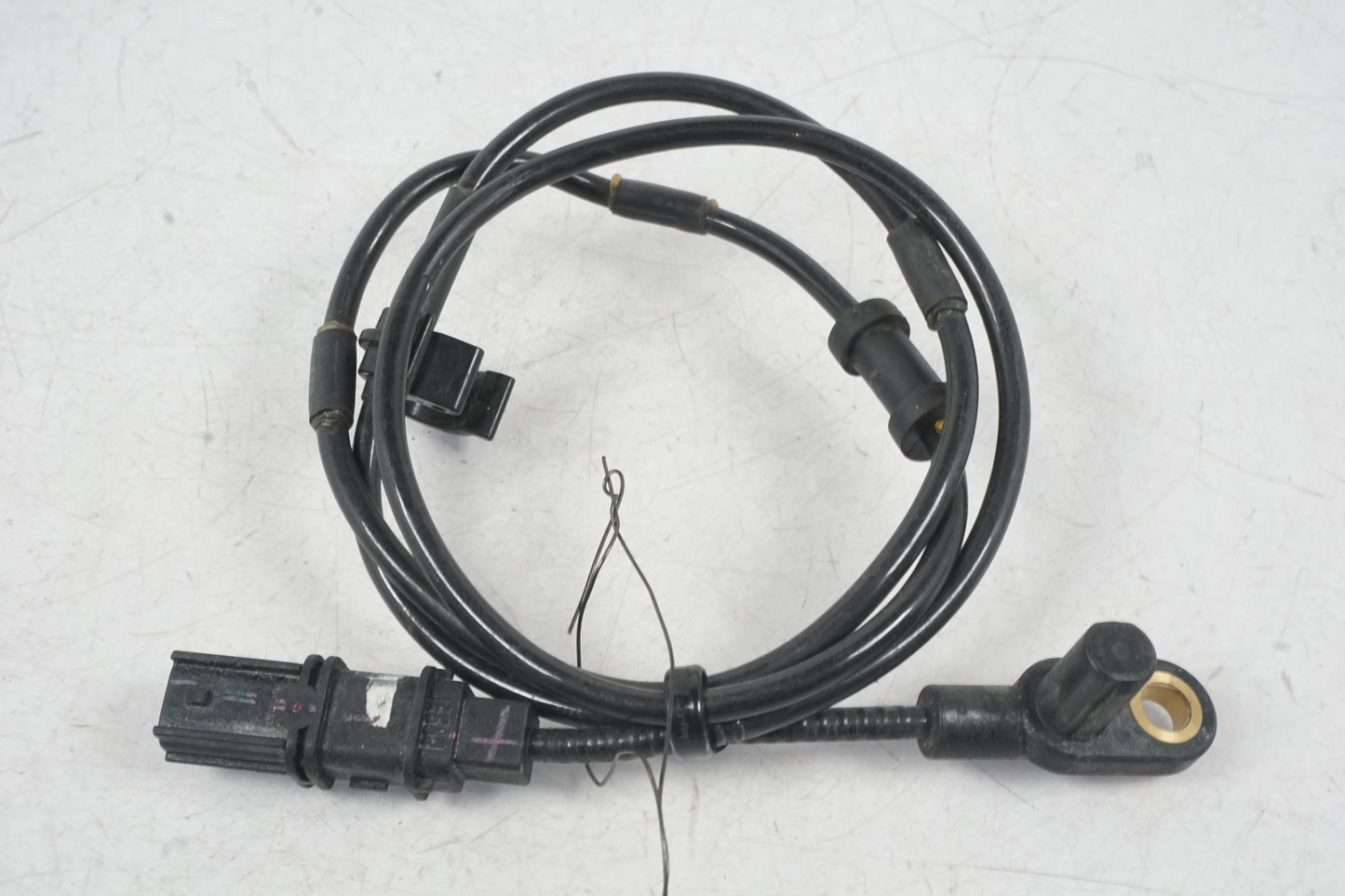 Framsidan på ABS givare från en Honda CRF 1000 Africa Twin -2016 motorcykel.