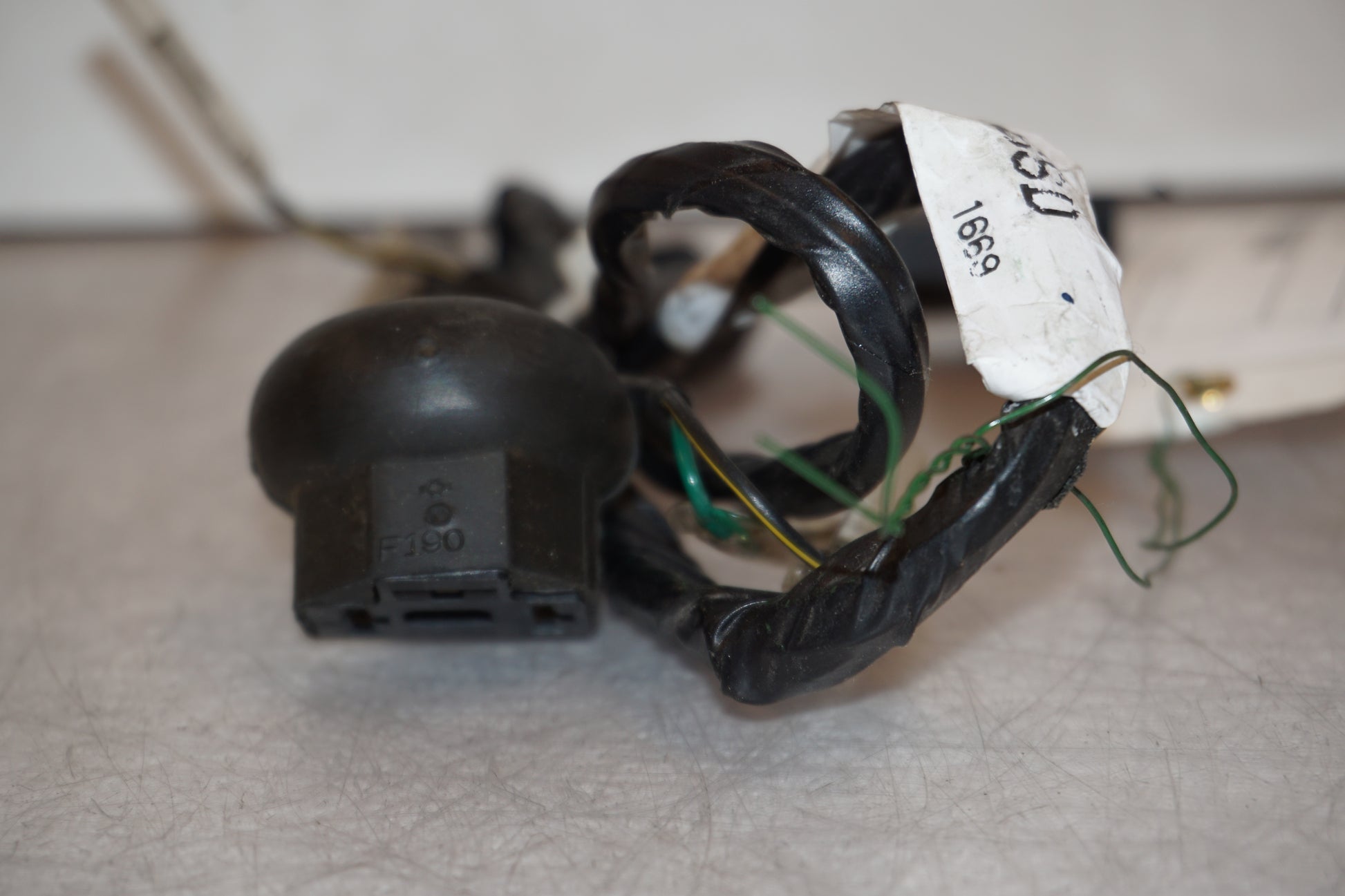 Baksidan på Kablage från en Kawasaki ZX-6R -1999 motorcykel.