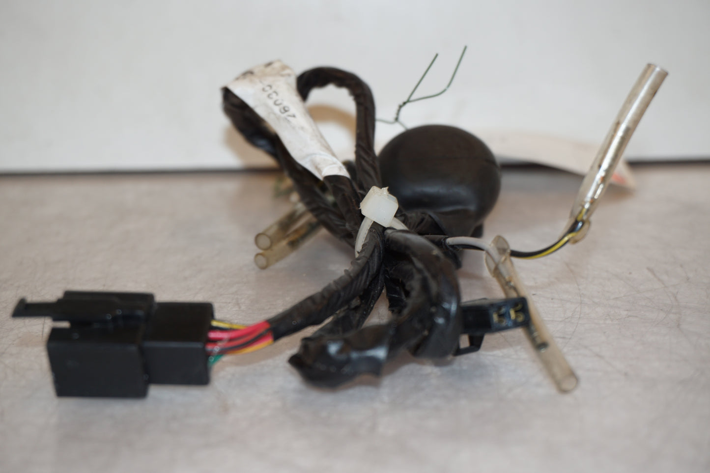 Vänster sida på Kablage från en Kawasaki ZX-6R -1999 motorcykel.