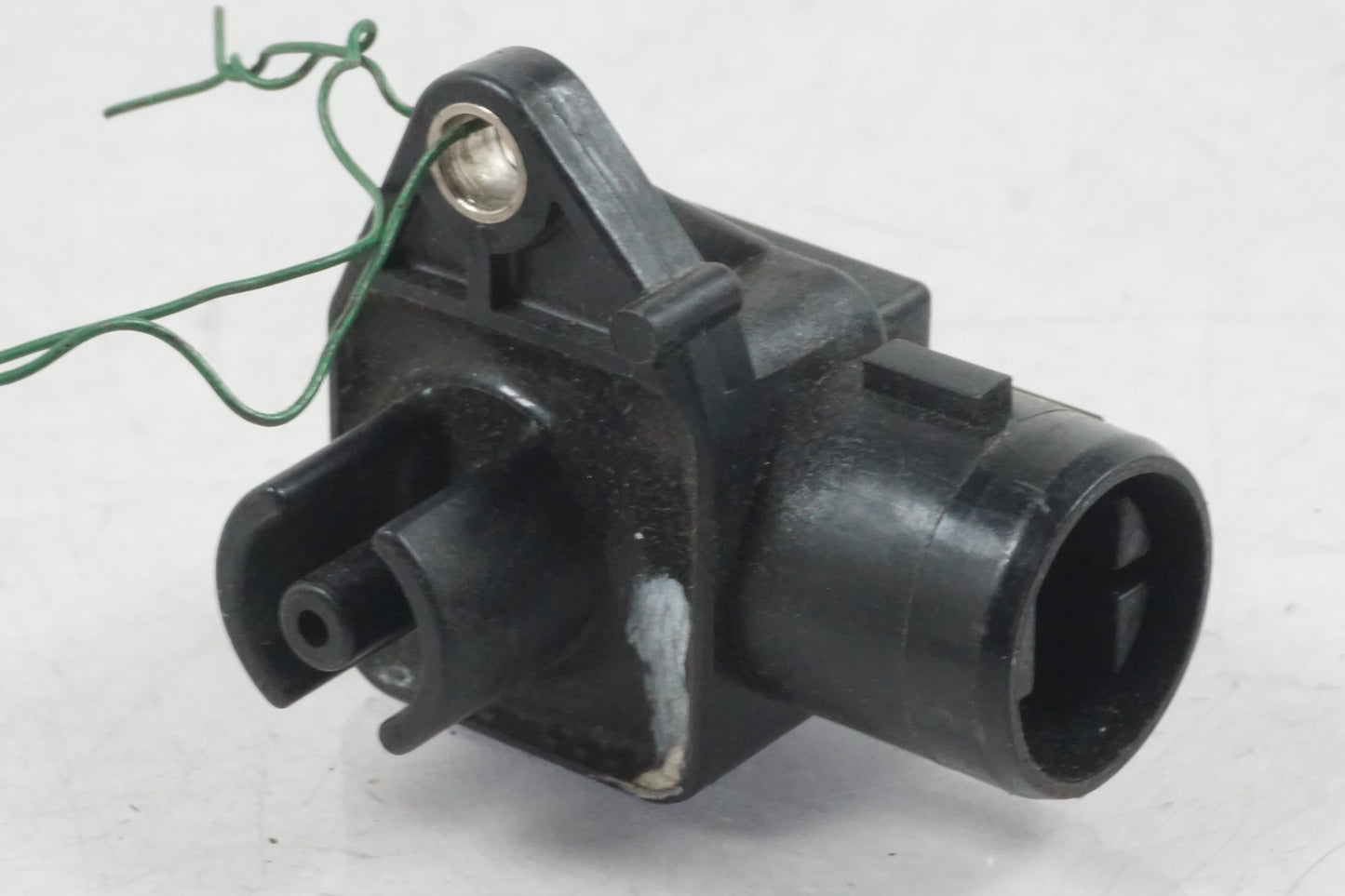 Baksidan på Mapsensor från en Honda CBR 600 RR -2003 motorcykel.