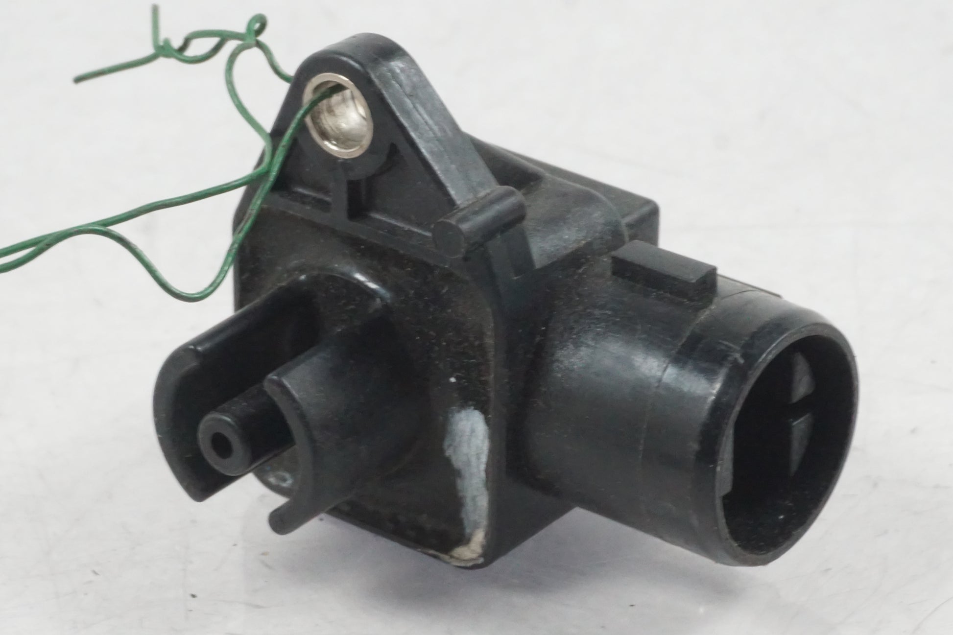 Baksidan på Mapsensor från en Honda CBR 600 RR -2003 motorcykel.