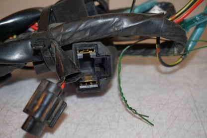 Snett nerifrån på Kablage från en Kawasaki ZX-7R -1996 motorcykel.