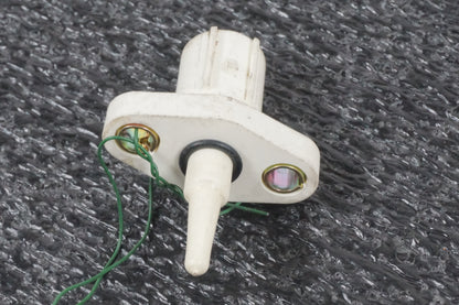 Vänster sida på Luftburksensor från en Honda CBR 600 RR -2003 motorcykel.