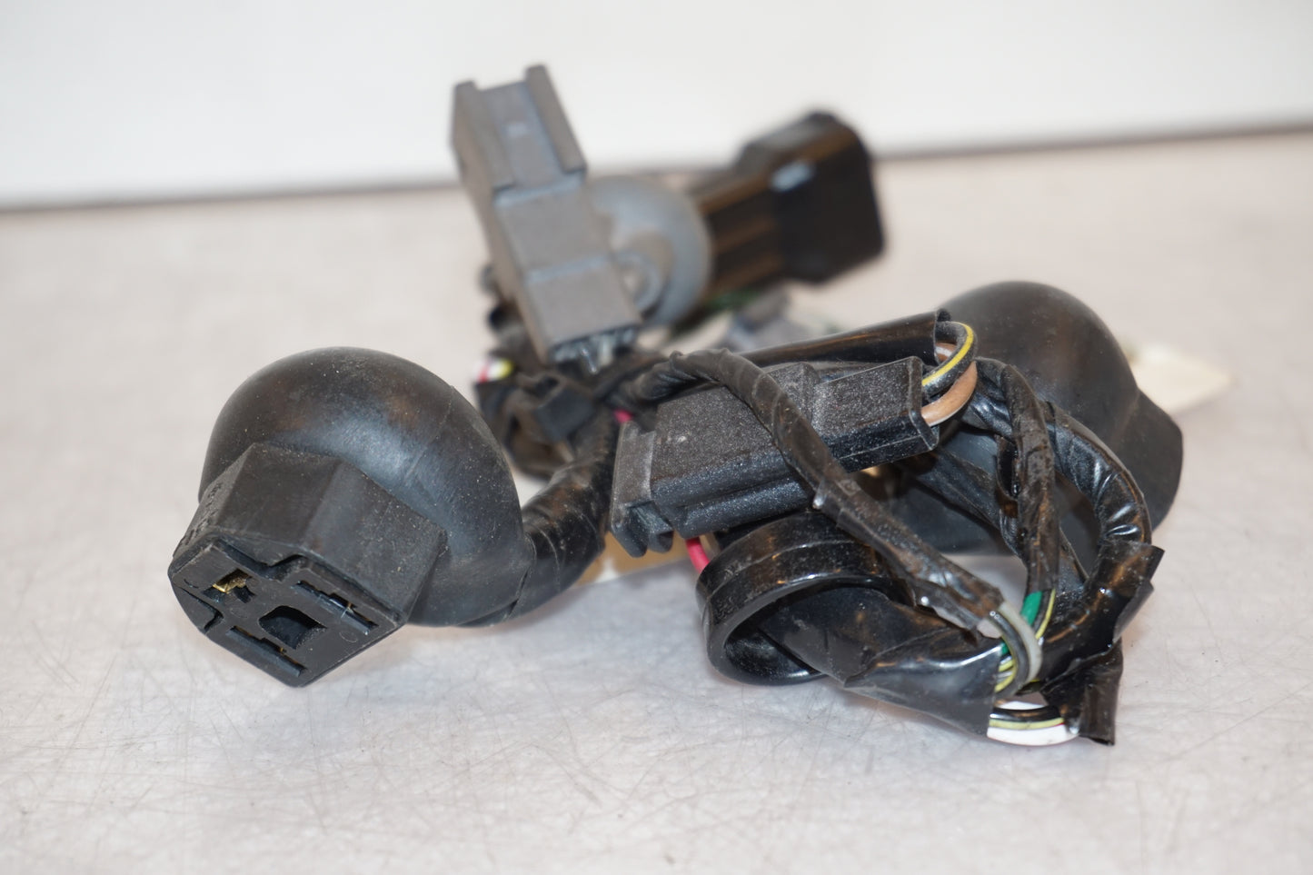 Baksidan på Kablage från en Kawasaki ZX-12R -2000 motorcykel.