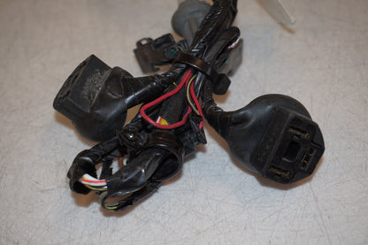 Snett nerifrån på Kablage från en Kawasaki ZX-12R -2000 motorcykel.