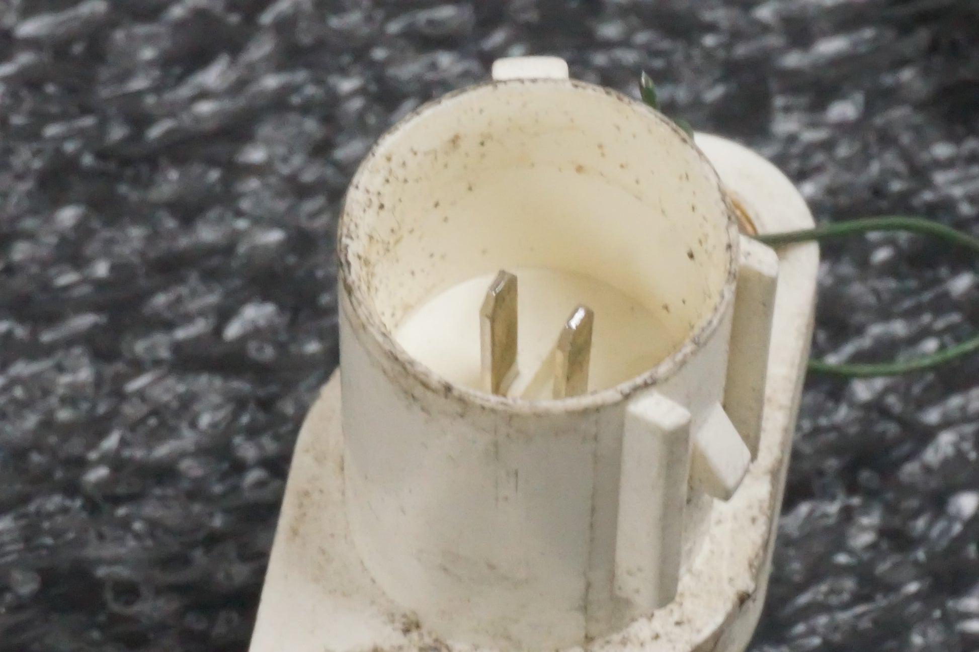 Höger sida på Luftburksensor från en Honda CBR 900 RR -2000 motorcykel.