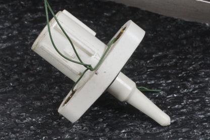 Framsidan på Luftburksensor från en Honda CBR 900 RR -2000 motorcykel.