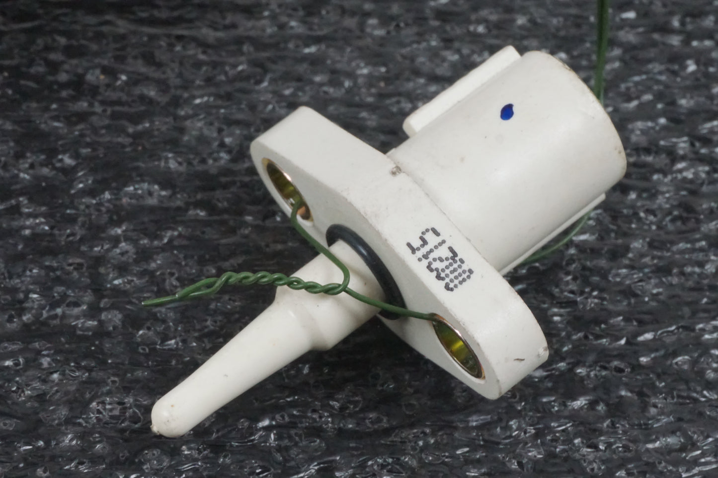 Baksidan på Luftburksensor från en Honda CBR 900 RR -2000 motorcykel.