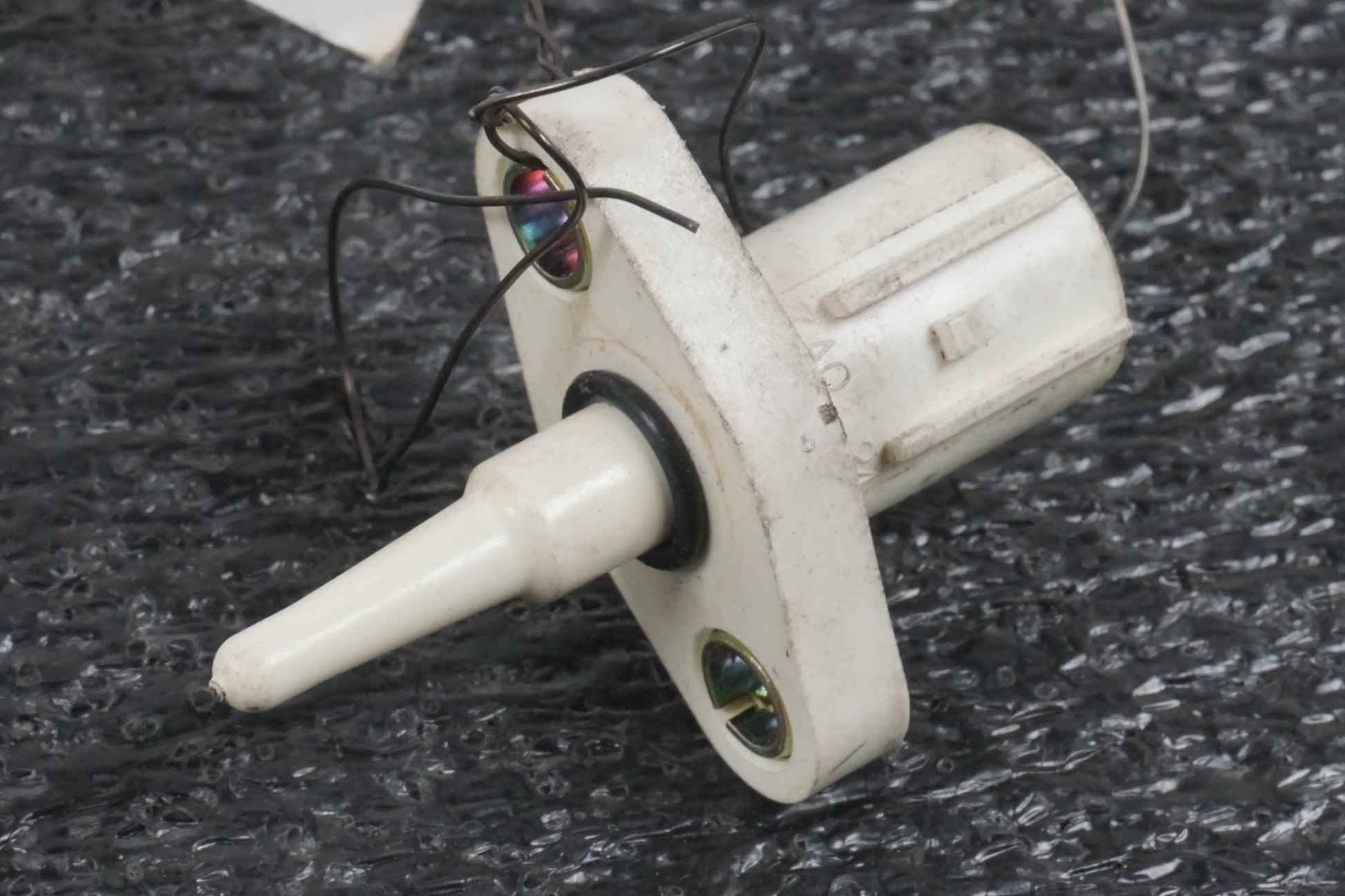 Framsidan på Luftburksensor från en Honda CBR 900 RR -2000 motorcykel.