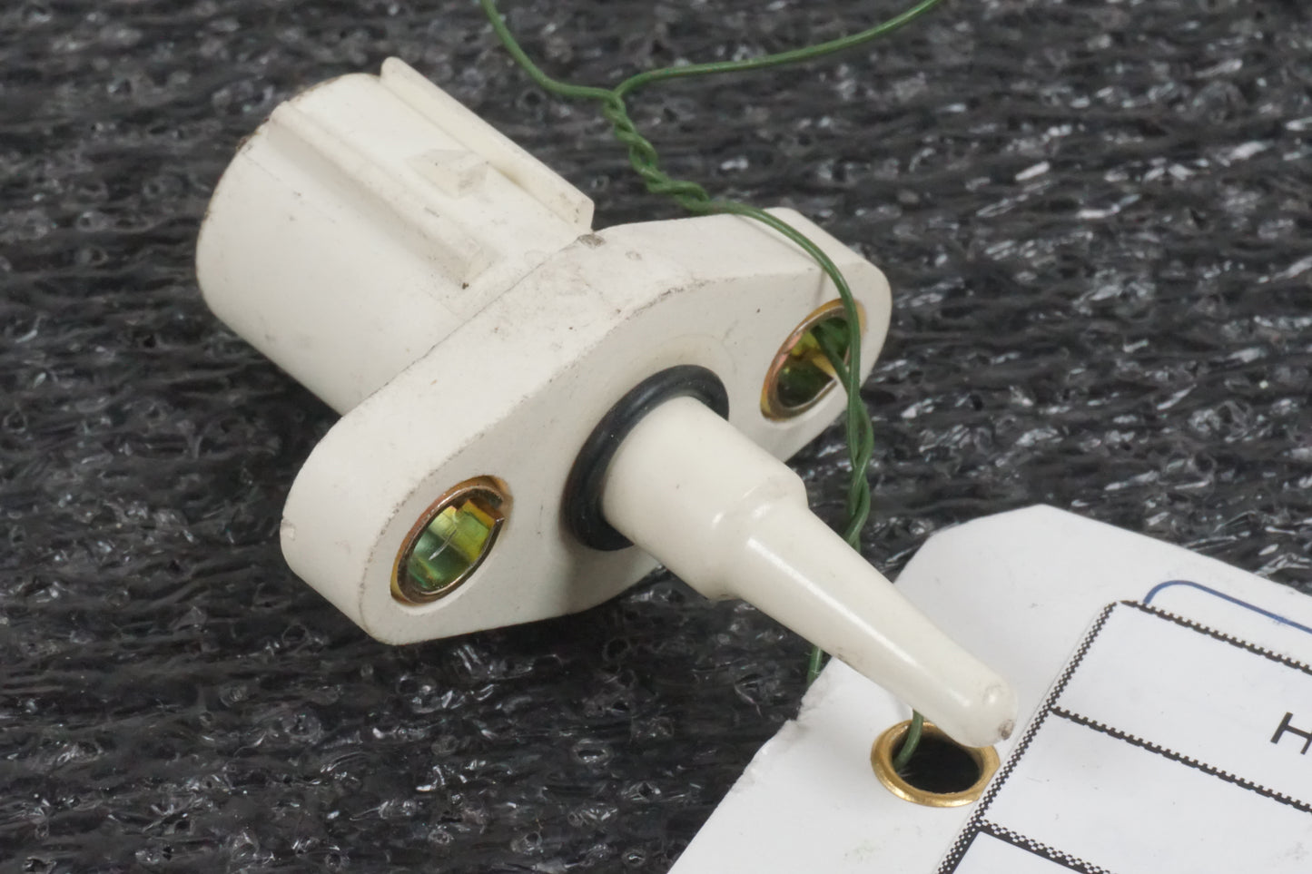 Framsidan på Luftburksensor från en Honda CBR 900 RR -2000 motorcykel.