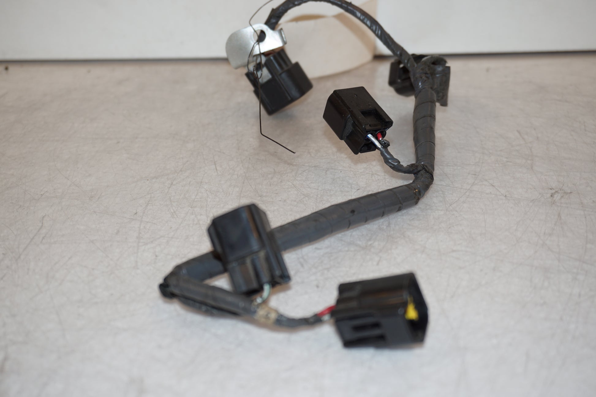 Baksidan på Kablage från en Kawasaki GTR 1400 -2008 motorcykel.