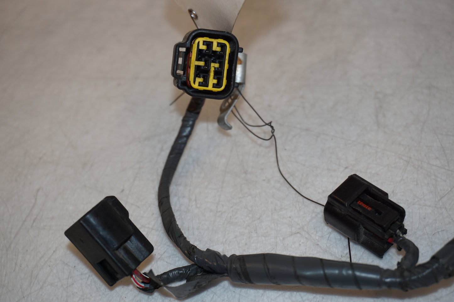 Vänster sida på Kablage från en Kawasaki GTR 1400 -2008 motorcykel.