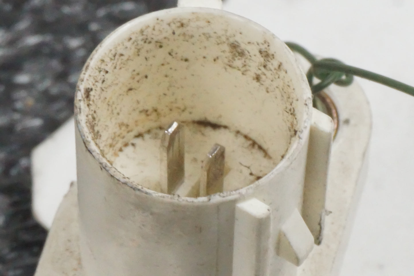 Höger sida på Luftburksensor från en Honda CBR 900 RR -2000 motorcykel.