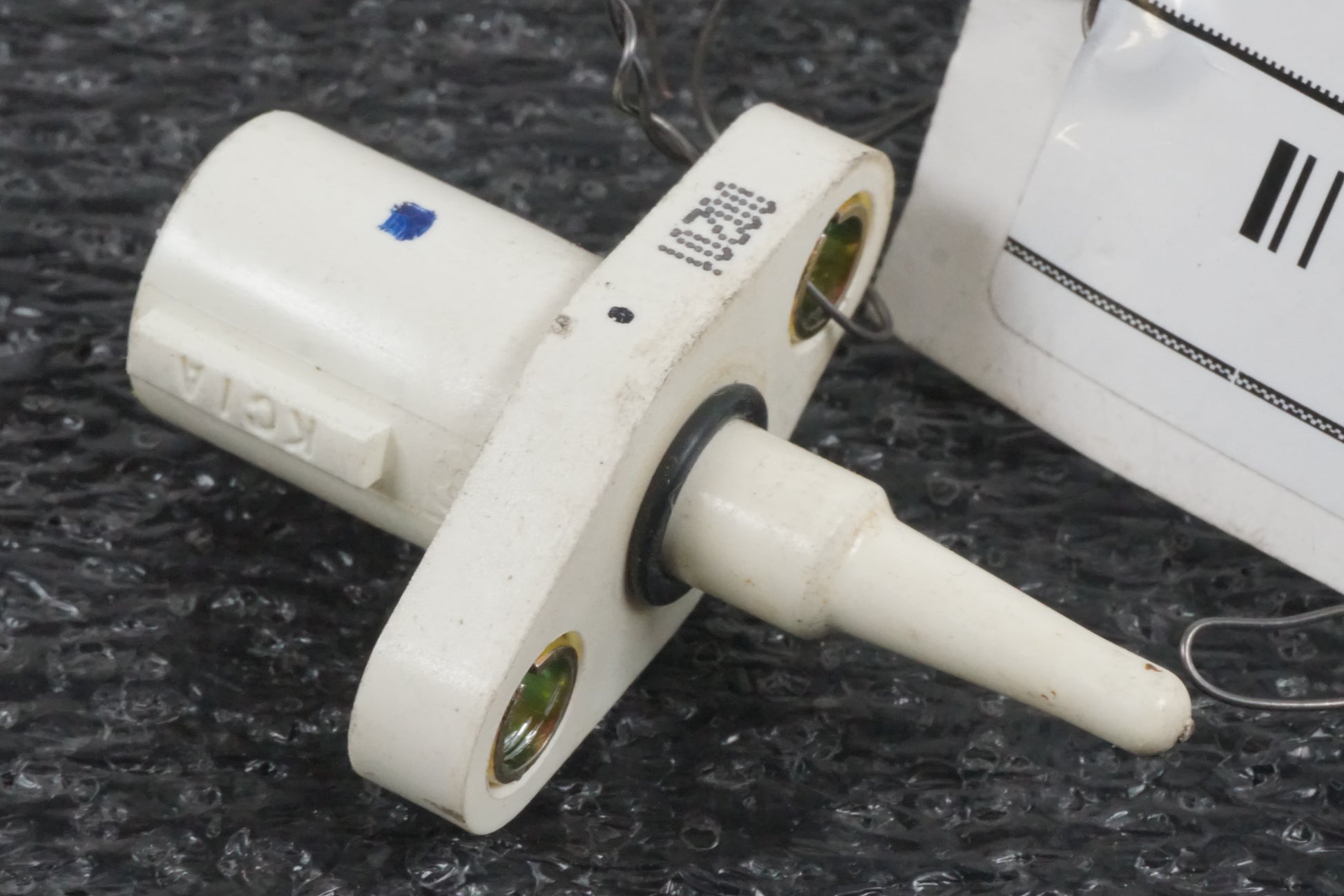 Framsidan på Luftburksensor från en Honda CBR 900 RR -2000 motorcykel.