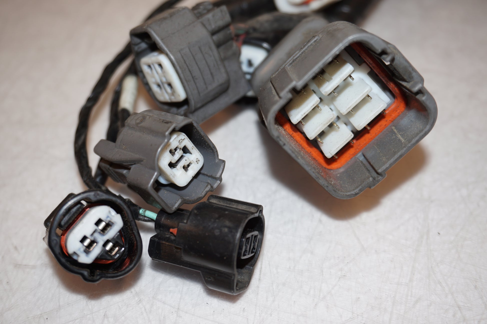 Höger sida på Kablage från en Kawasaki GTR 1400 -2008 motorcykel.