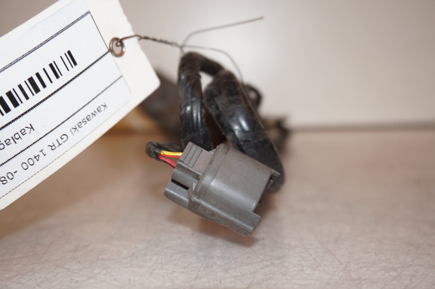 Snett uppifrån på Kablage från en Kawasaki GTR 1400 -2008 motorcykel.