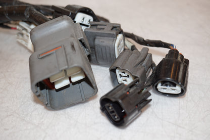 Snett nerifrån på Kablage från en Kawasaki GTR 1400 -2008 motorcykel.