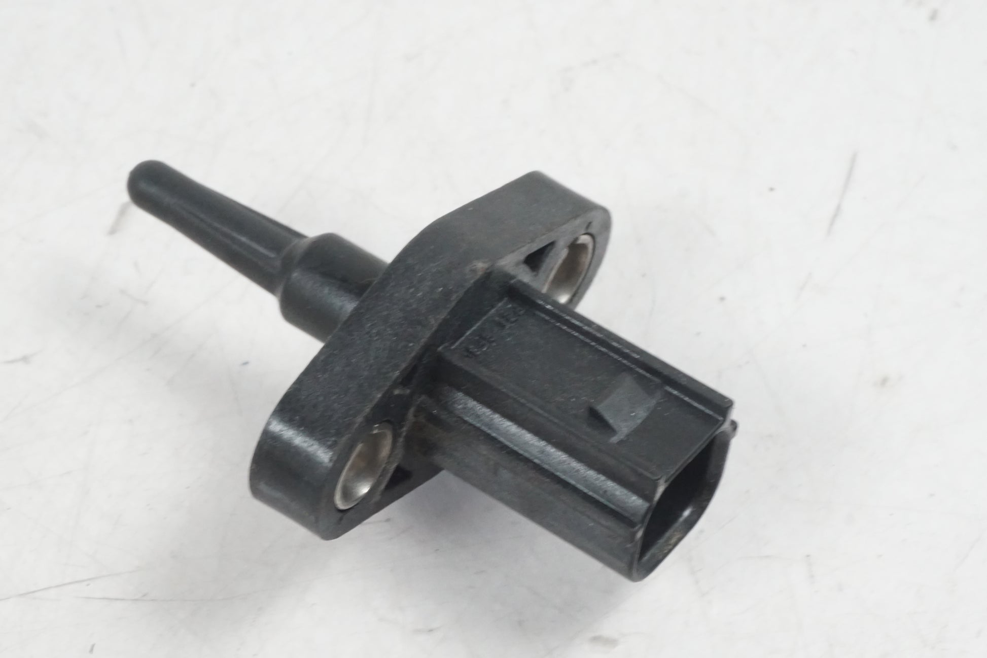 Baksidan på Luftburksensor från en Honda CRF 1000 Africa Twin -2016 motorcykel.