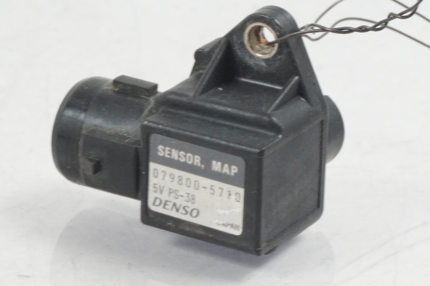 Framsidan på Mapsensor från en Honda VTX 1800 -2007 motorcykel.