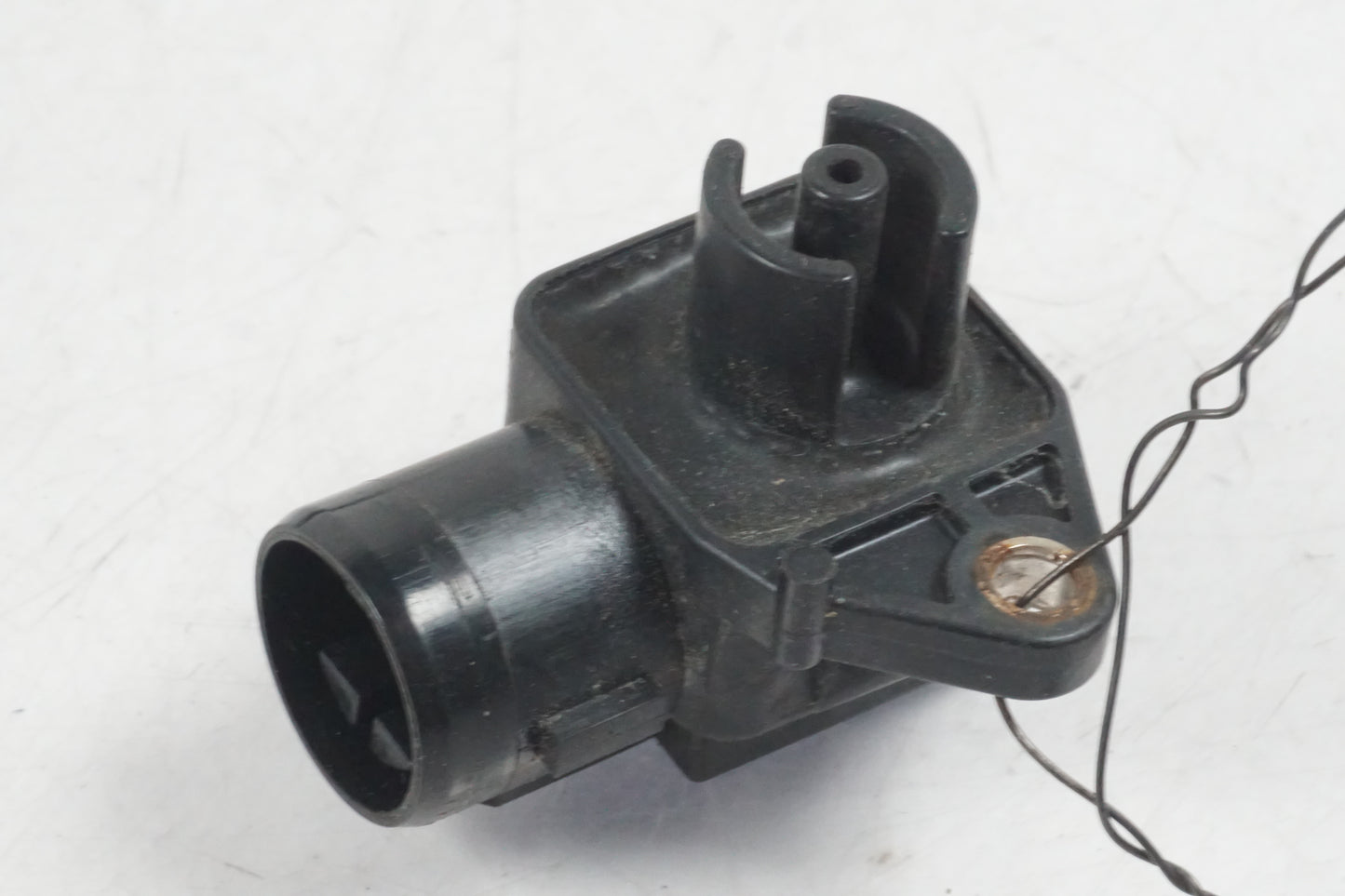 Baksidan på Mapsensor från en Honda VTX 1800 -2007 motorcykel.