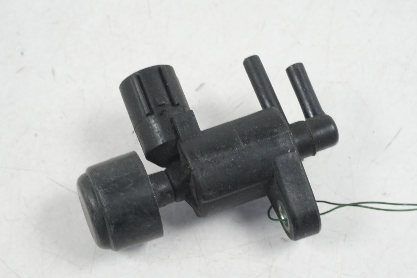 Baksidan på Mapsensor från en Honda XL 1000 V -2008 motorcykel.