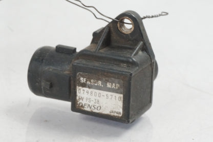 Framsidan på Mapsensor från en Honda CBR 900 RR -2000 motorcykel.