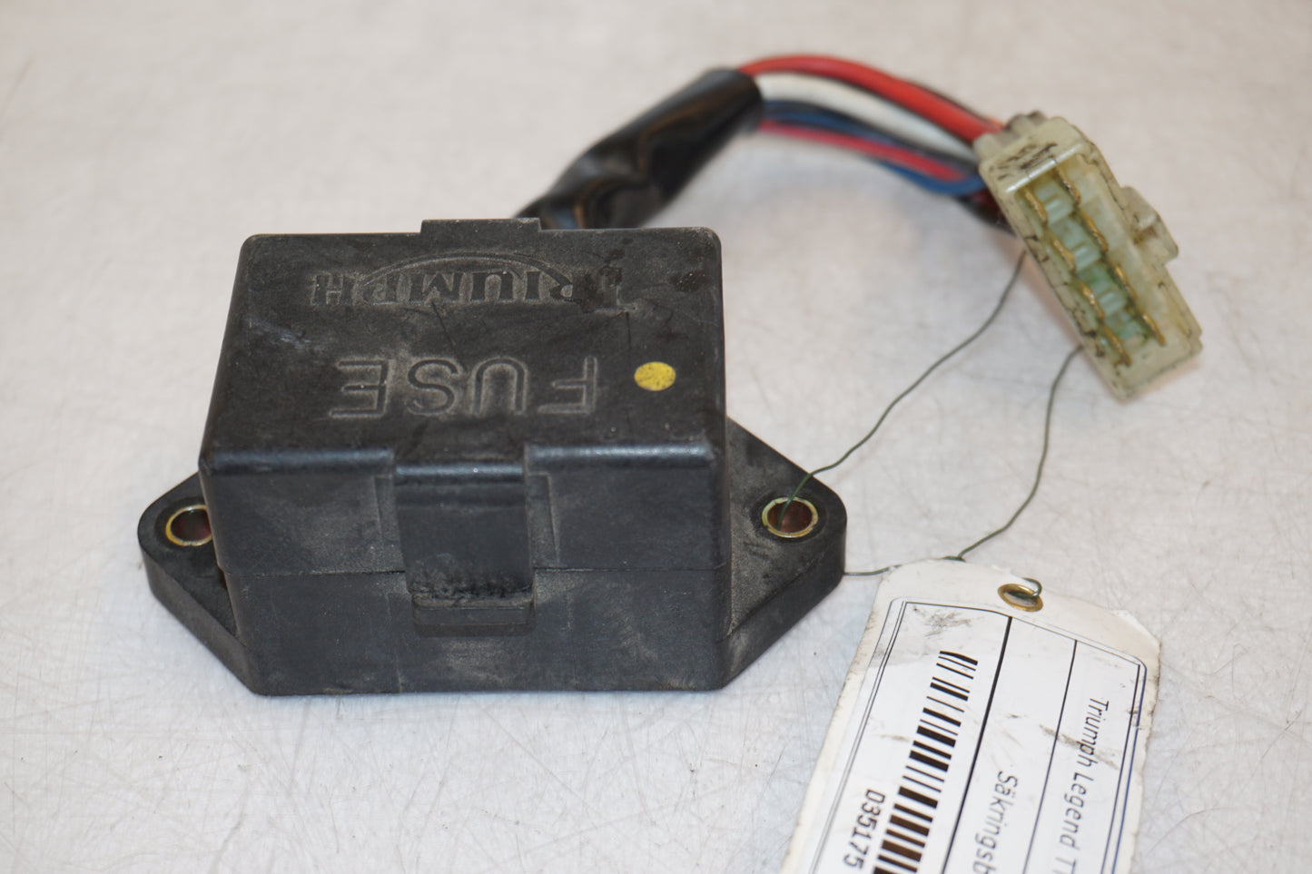 Baksidan på Säkringsbox från en Triumph Legend TT -2001 motorcykel.