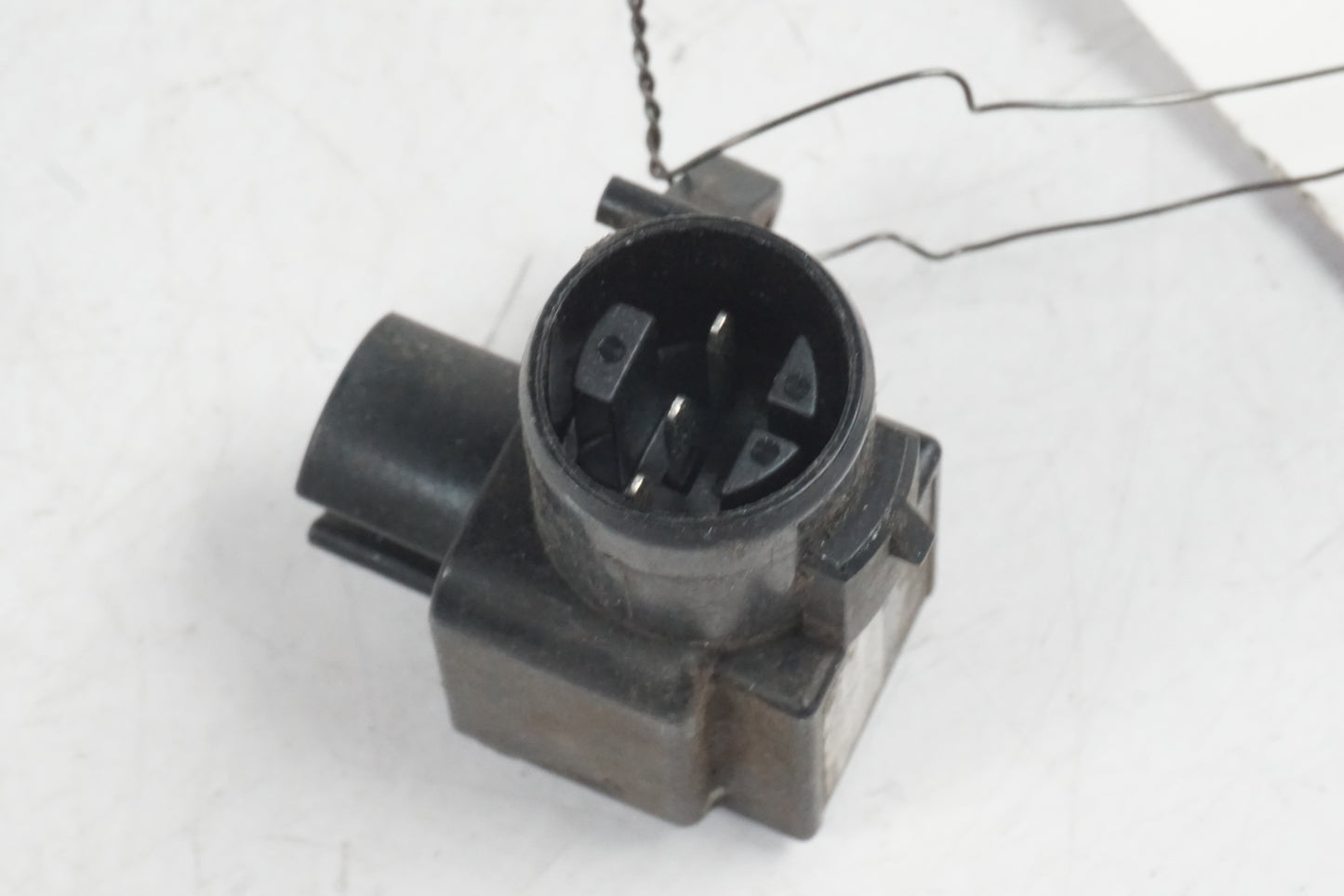 Höger sida på Mapsensor från en Honda CBR 900 RR -2000 motorcykel.