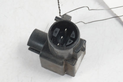 Höger sida på Mapsensor från en Honda CBR 900 RR -2000 motorcykel.